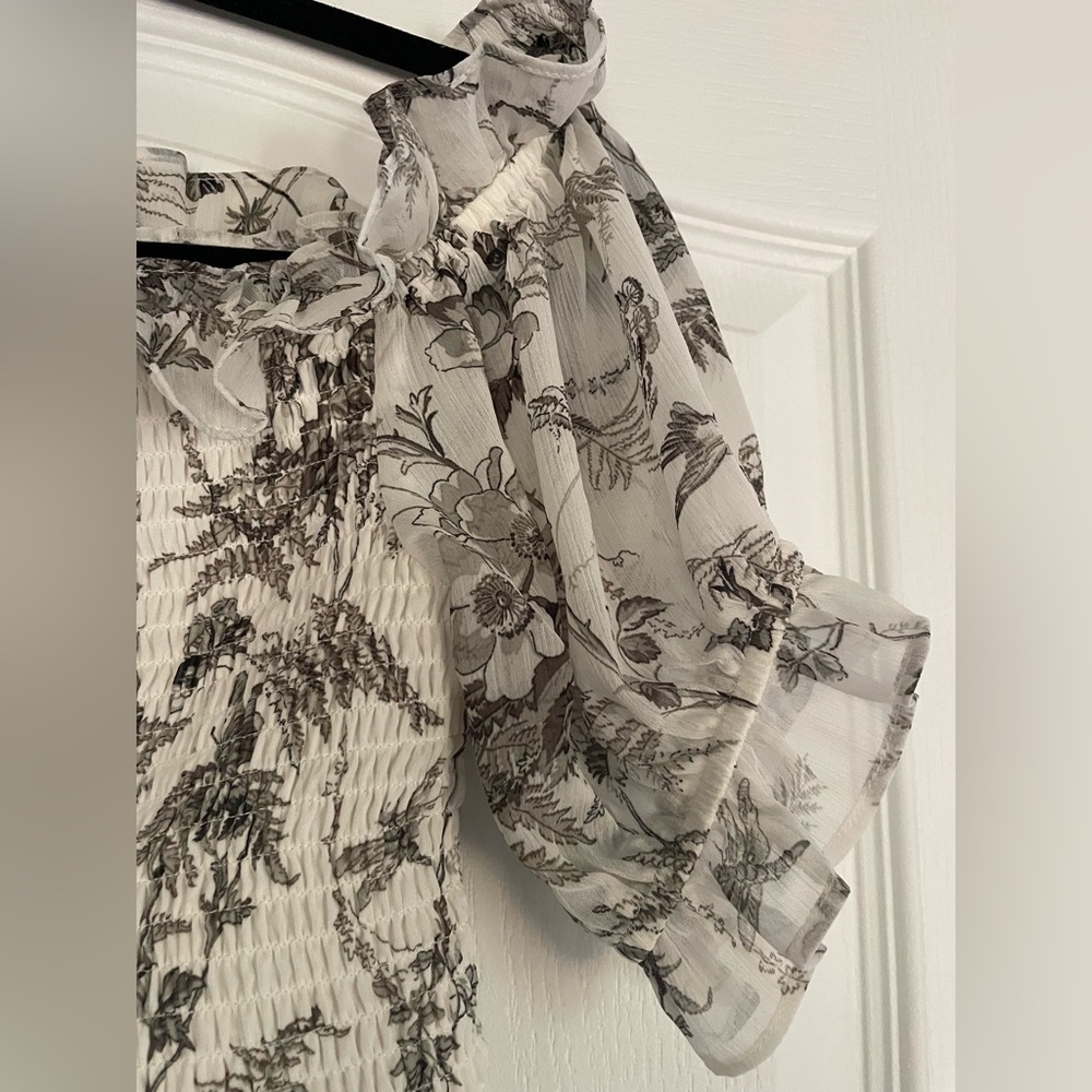 Express Cropped Blouse - Picture 3 of 5